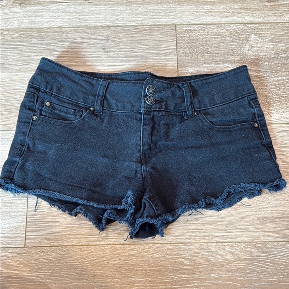Refuge Women’s Short Black Denim Shorts - Picture 1 of 4
